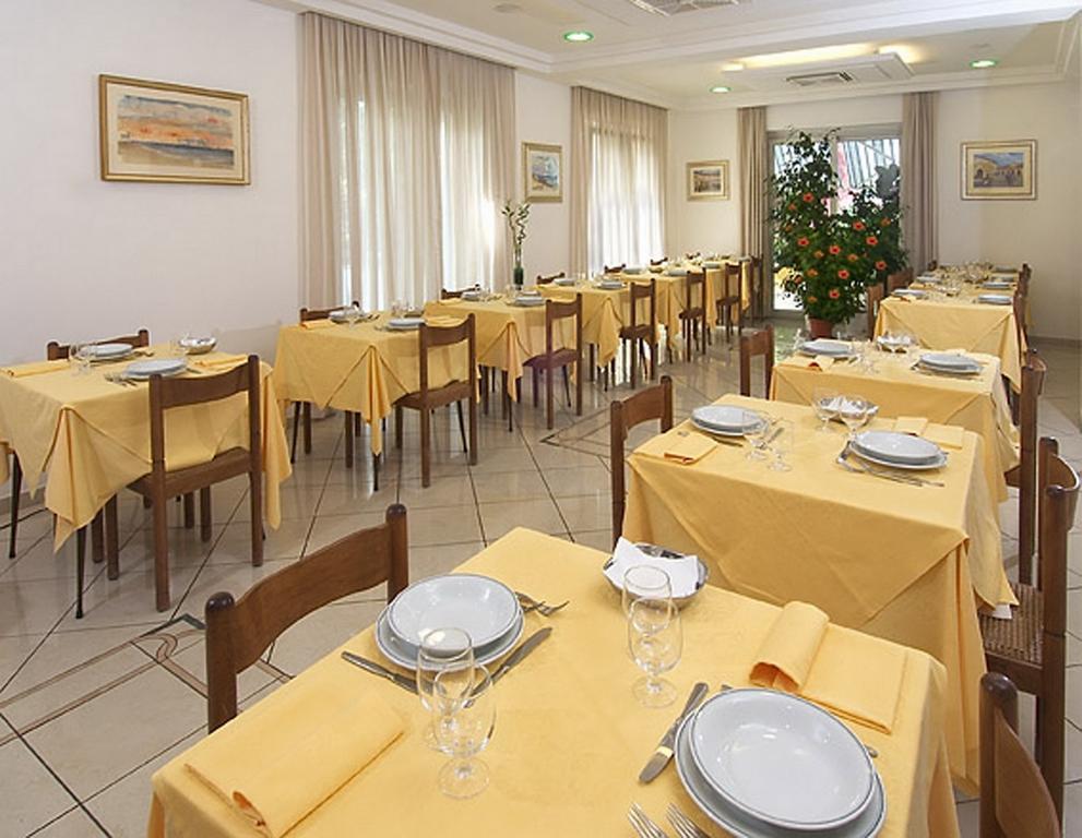 Hotel Vienna Senigallia Dış mekan fotoğraf