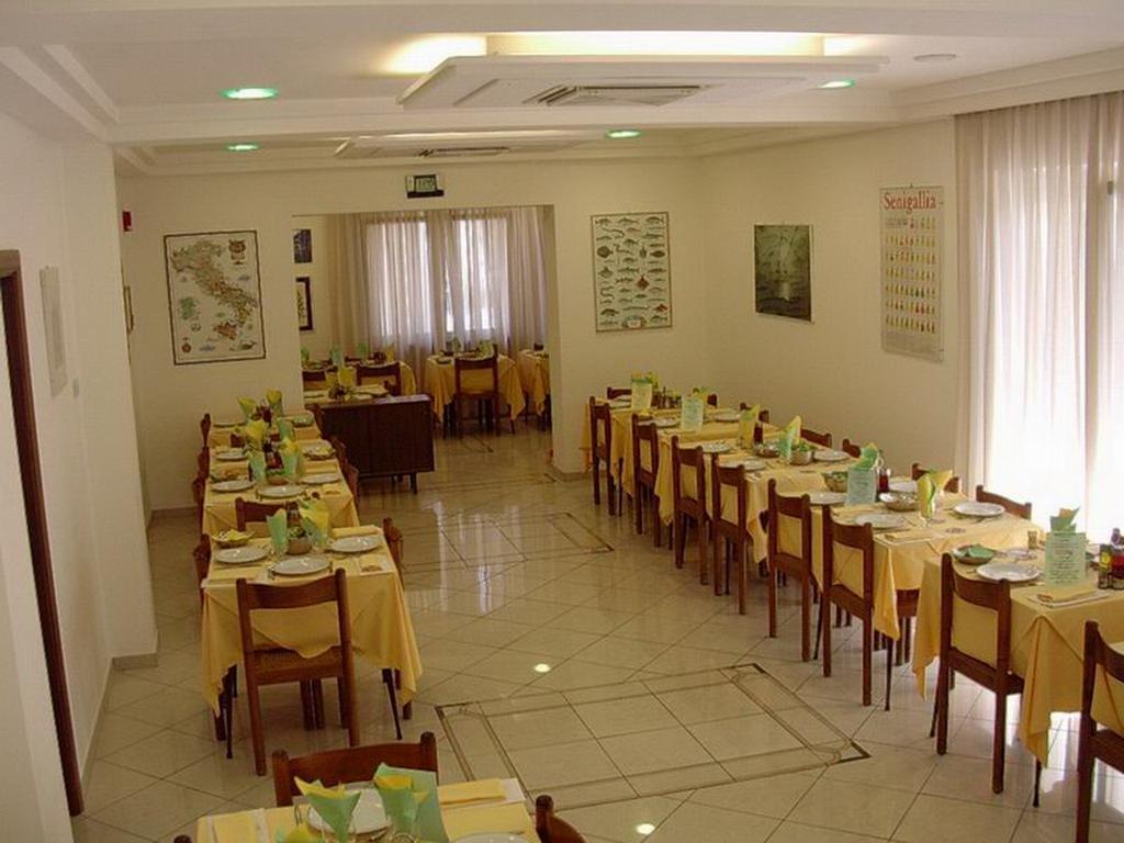 Hotel Vienna Senigallia Dış mekan fotoğraf